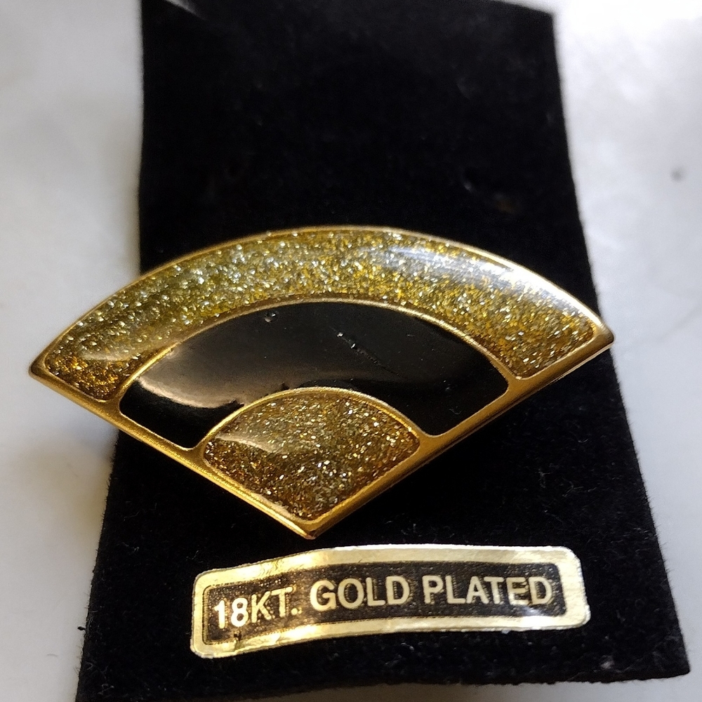 Sanded Black/Gold Fan Brooch